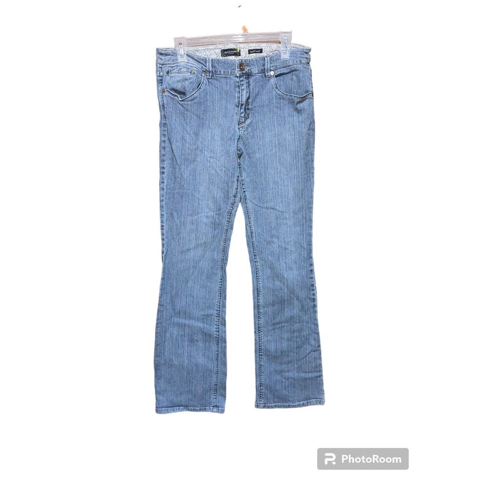 Madison Jeanswear  Womens Blue  Stretch Boot Cut  Size 8. See Discription.